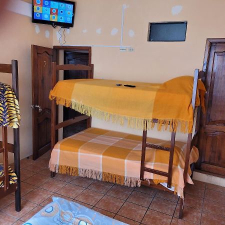 Hostal Haziel Салинас Екстериор снимка