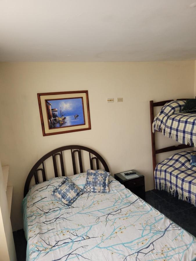 Hostal Haziel Салинас Екстериор снимка