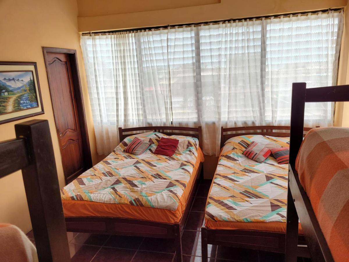 Hostal Haziel Салинас Екстериор снимка