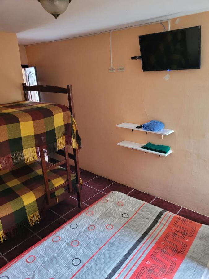 Hostal Haziel Салинас Екстериор снимка